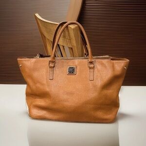 Dooney & Bourke Stylish Tan Tote Handbag classic design dual handles w/dust bag
